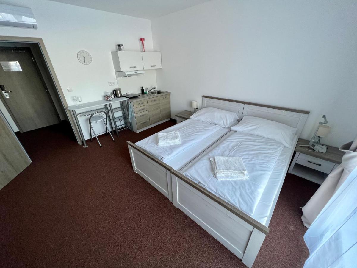 Baseline Sportovy Areal & Penzion Banská Bystrica Buitenkant foto
